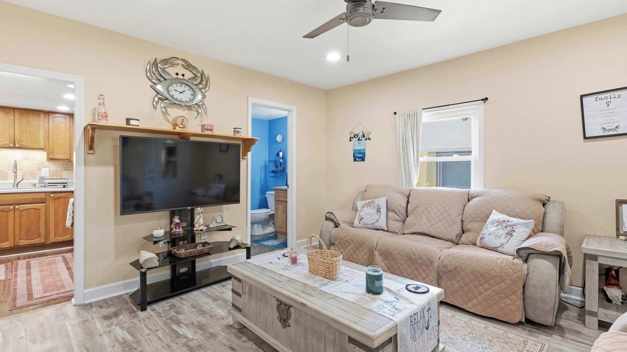 Photo of Livingroom in Edgewater