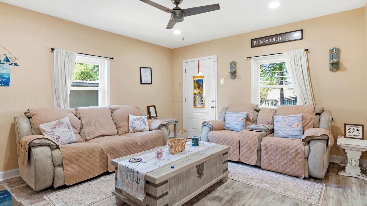 Photo of Livingroom in Edgewater