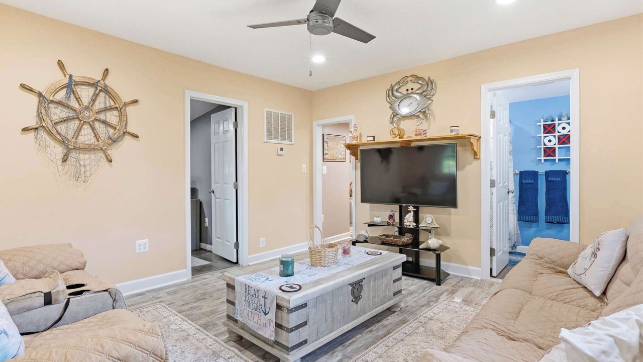 Photo of Livingroom in Edgewater