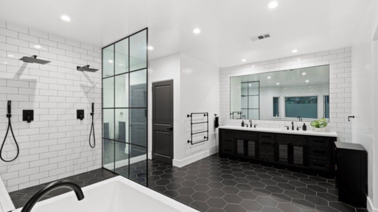 Photo of Bathroom in Woodland Hills