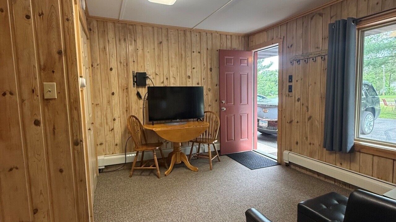 Photo of Bedroom in Lake Shore