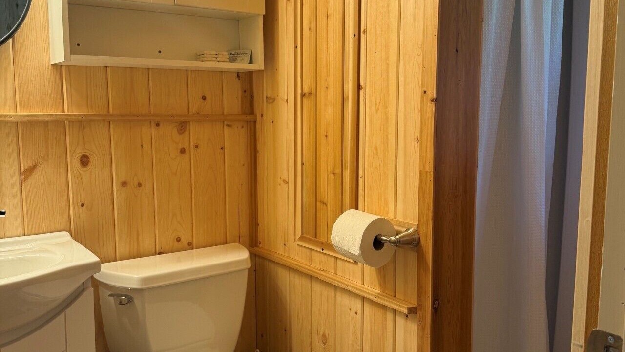 Photo of Bathroom in Lake Shore