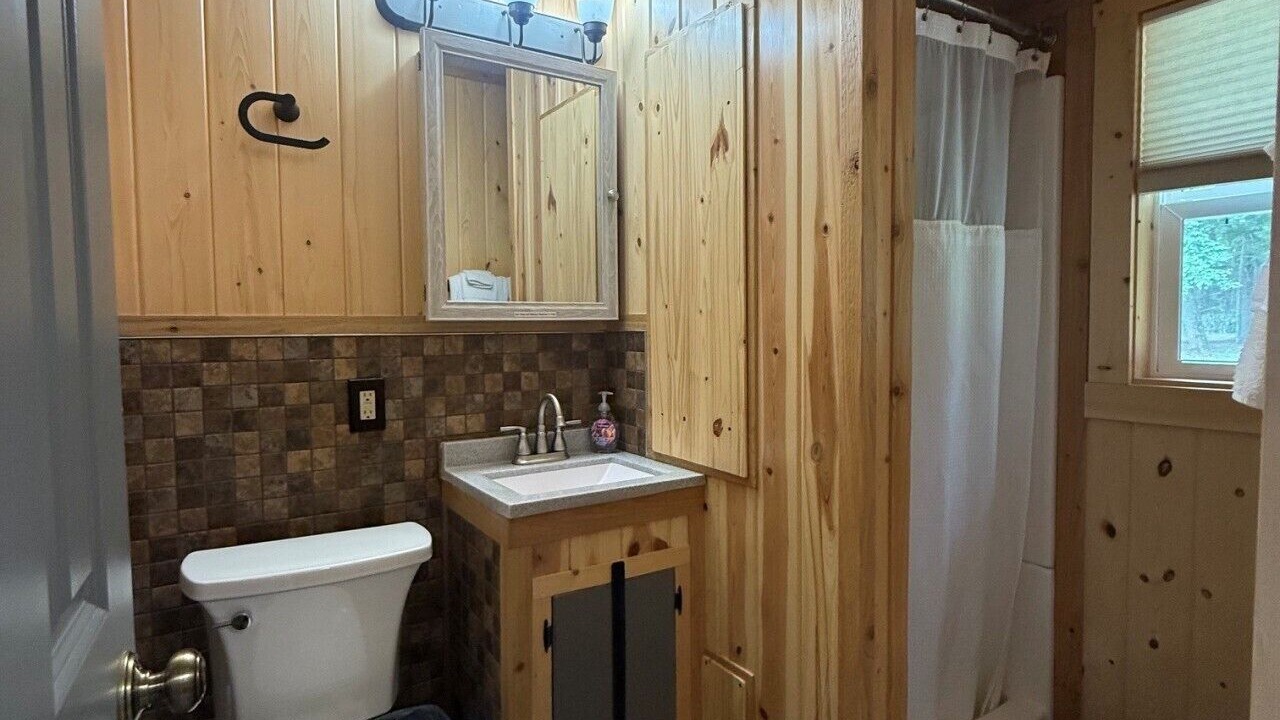 Photo of Bathroom in Lake Shore