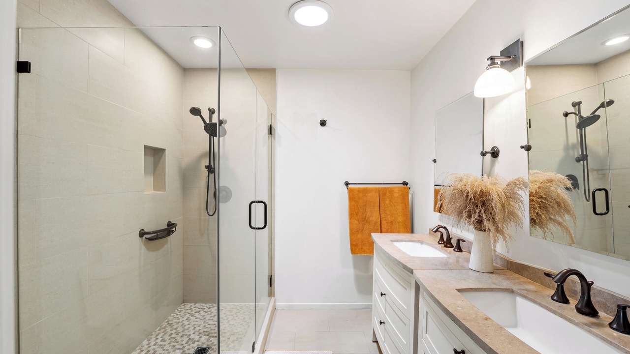 Photo of Bathroom in Calabasas