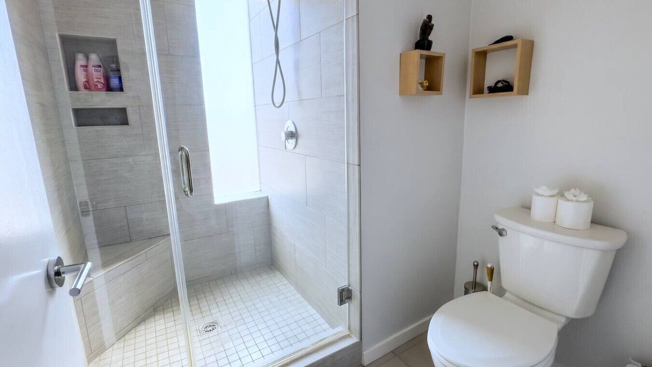 Photo of Bathroom in Downtown Los Angeles