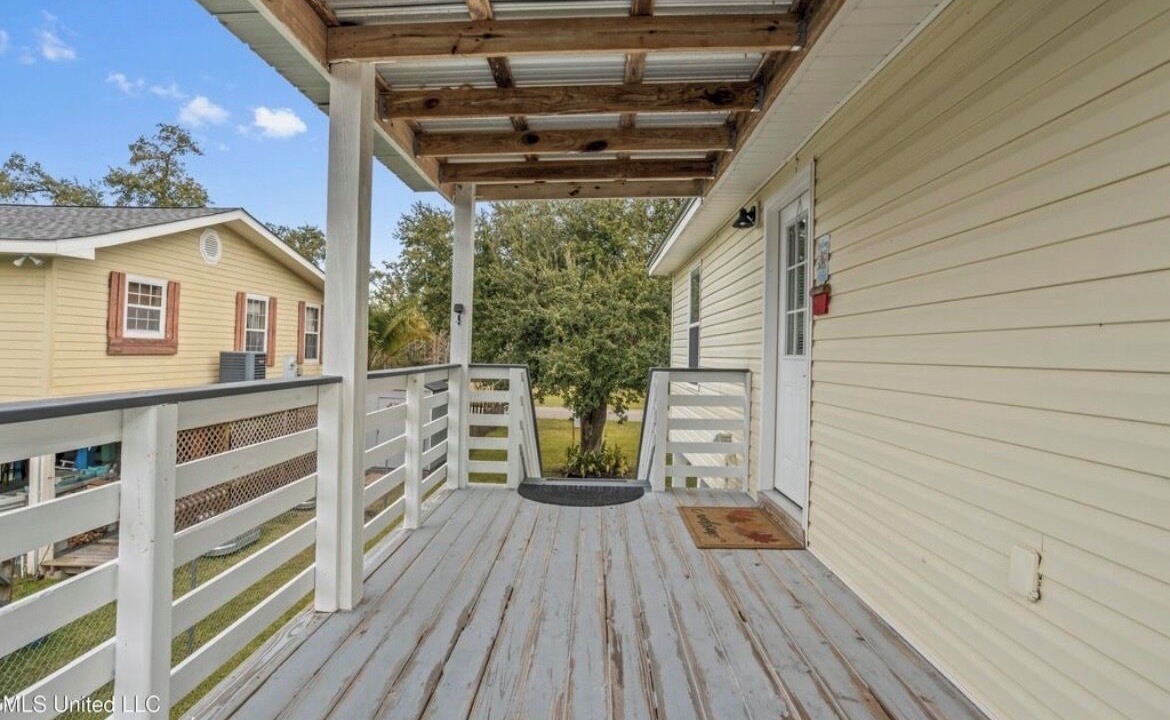 Photo of Patio Balcony in Shoreline Park