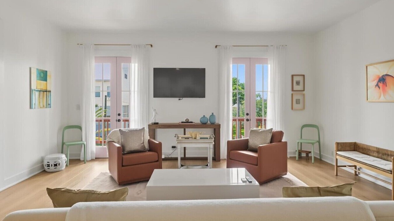 Photo of Livingroom in Henderson Point
