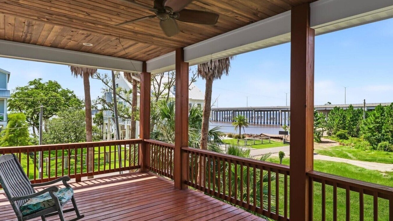 Photo of Patio Balcony in Henderson Point
