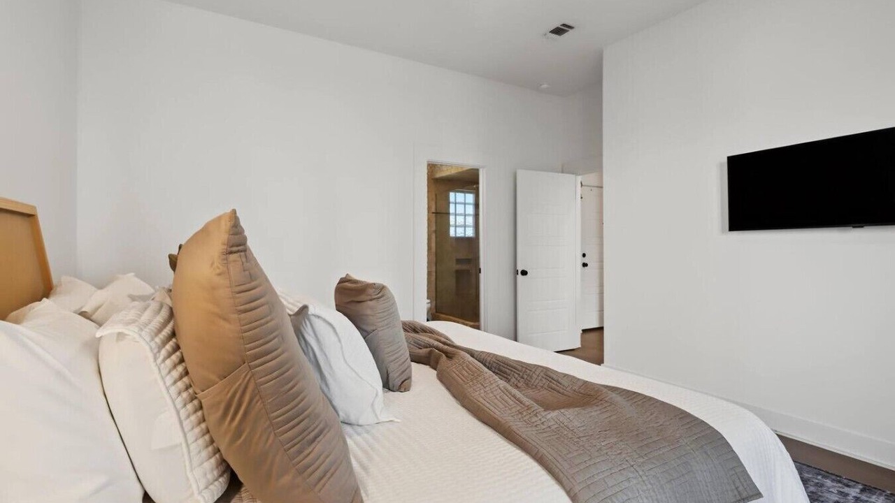 Photo of Bedroom in Henderson Point