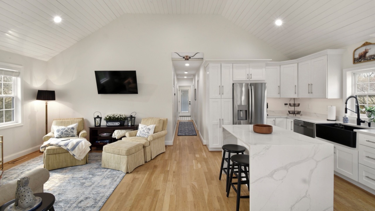 Photo of Livingroom in Upperville