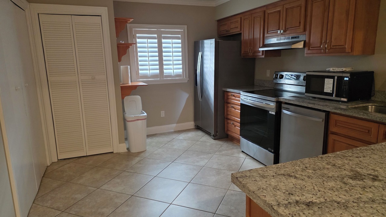 Photo of Kitchen in Kenner - Louis Armstrong International Airport