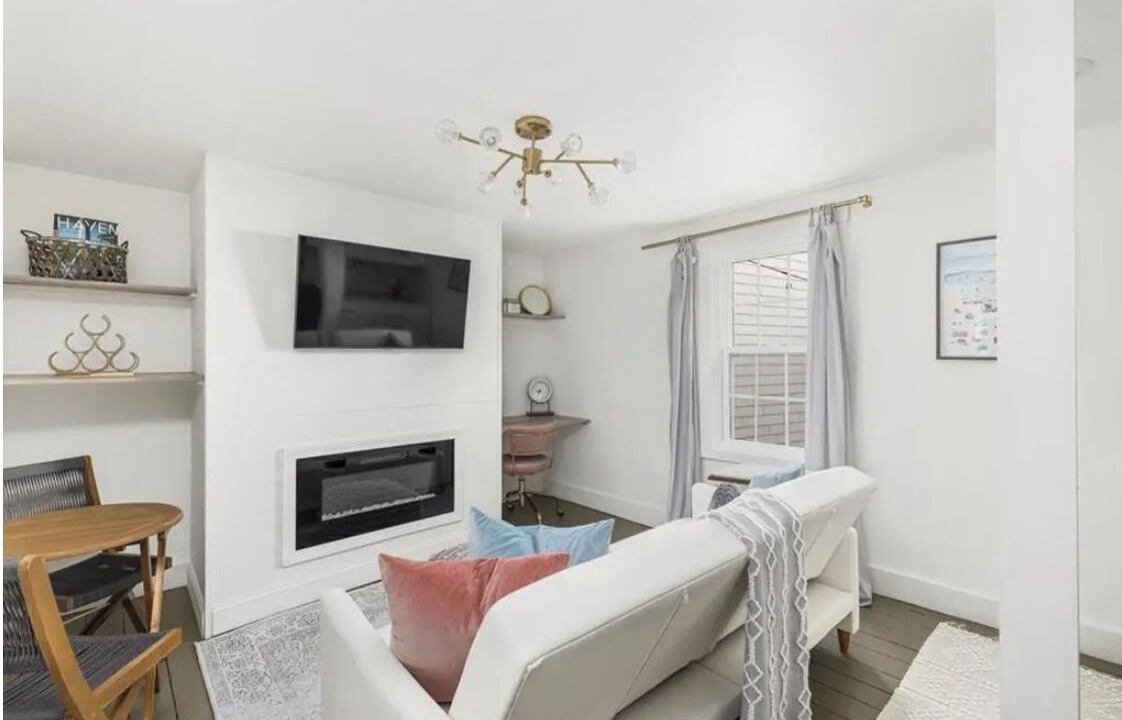 Photo of Livingroom in Top of the Hill