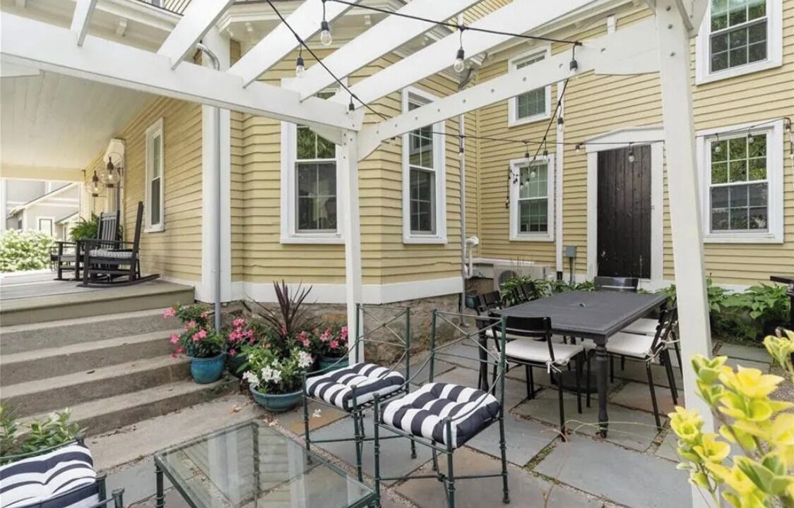 Photo of Outdoor in Top of the Hill