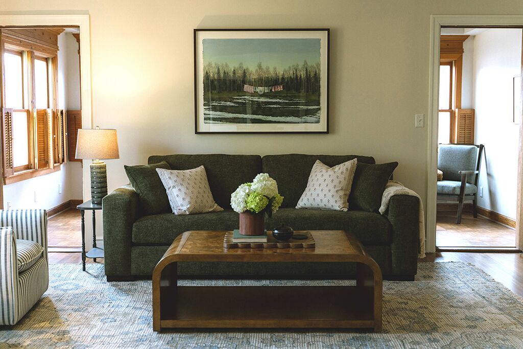 Photo of Livingroom in Summit - University