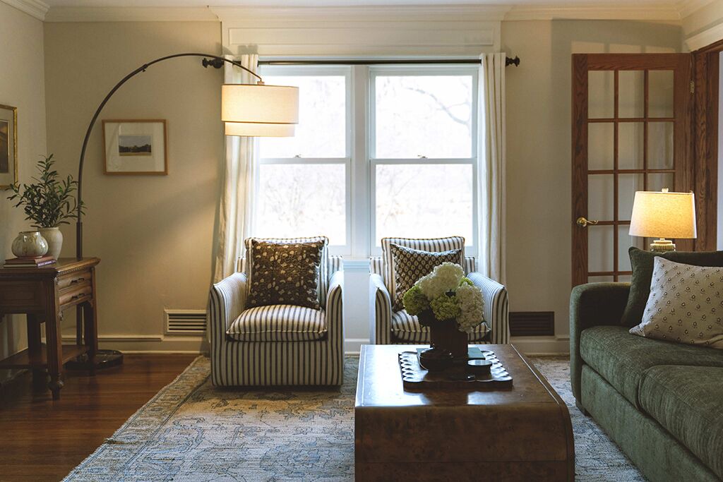Photo of Livingroom in Summit - University