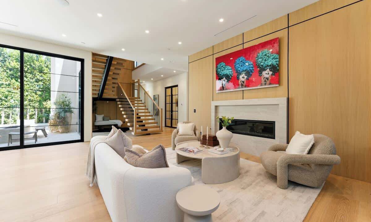 Photo of Livingroom in Valley Village