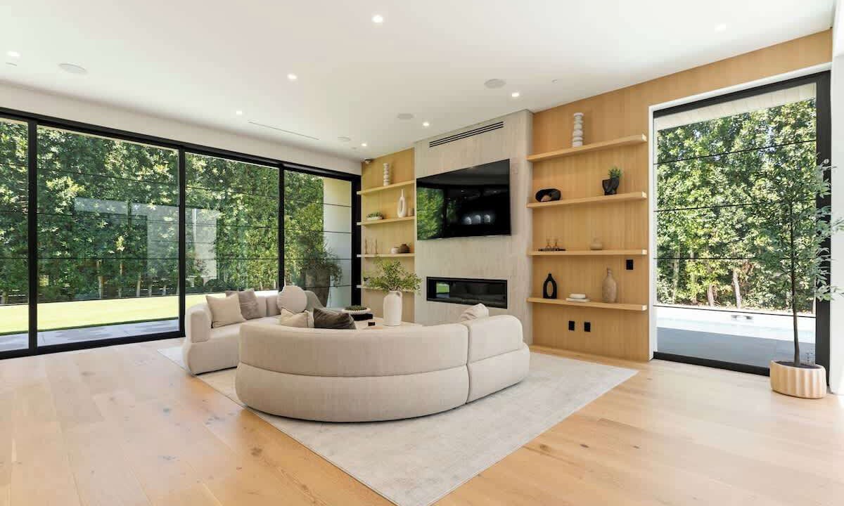 Photo of Livingroom in Valley Village