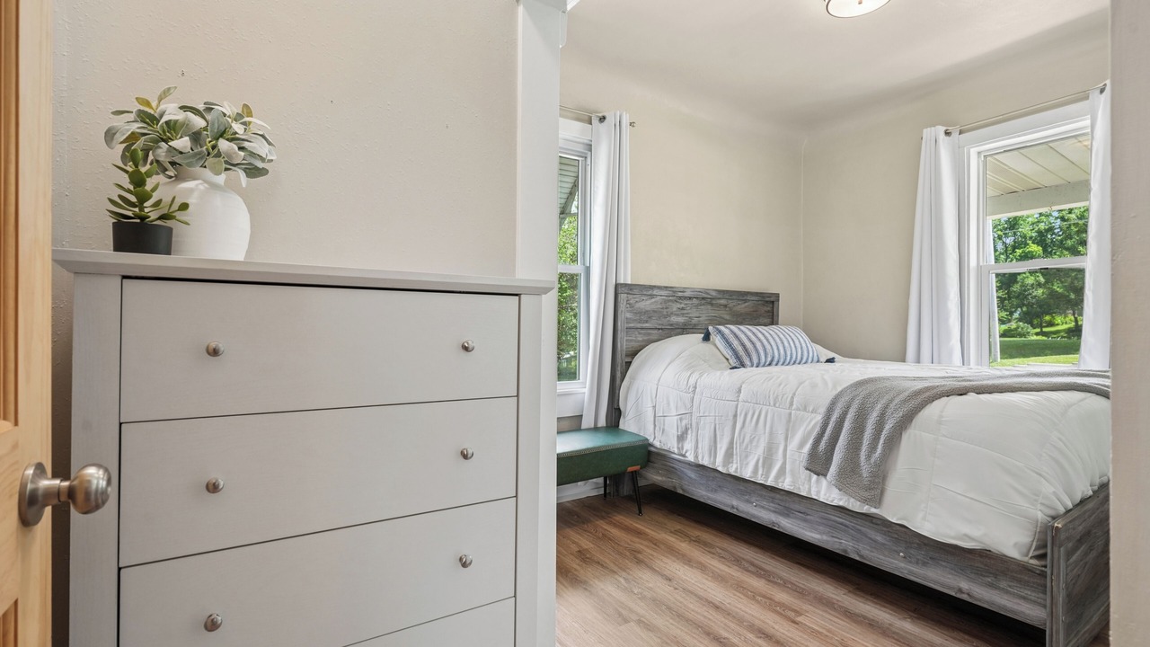 Photo of Bedroom in Central City