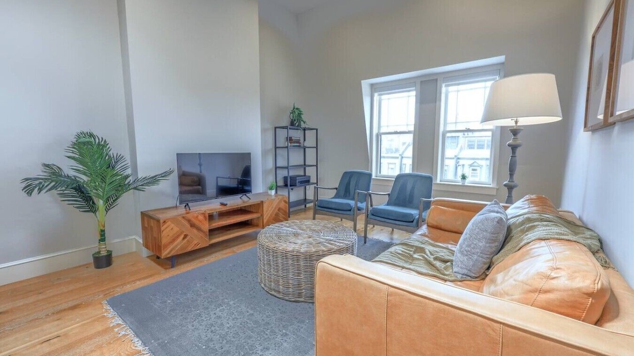 Photo of Livingroom in Back Bay