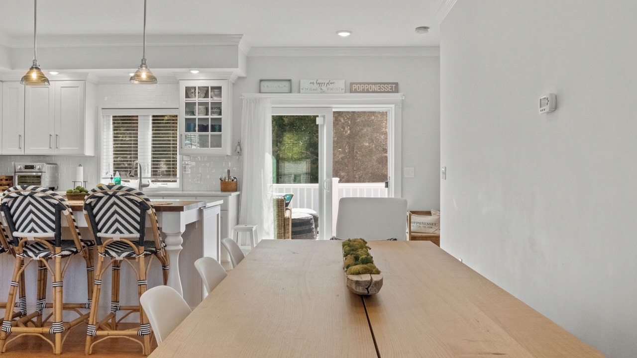 Photo of Livingroom in Popponesset