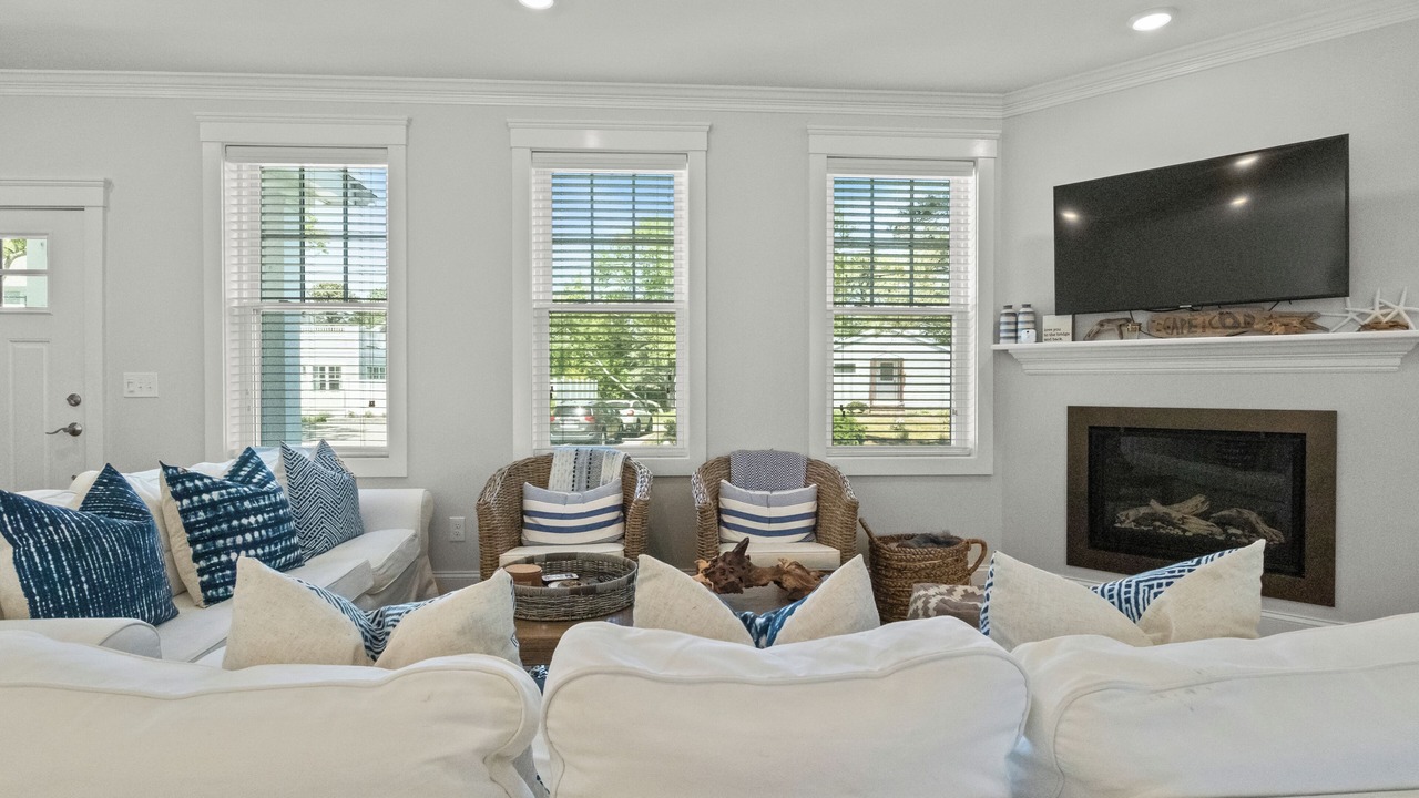 Photo of Livingroom in Popponesset