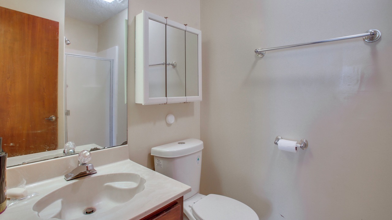 Photo of Bathroom in Kenner - Louis Armstrong International Airport