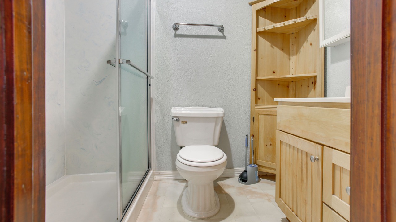Photo of Bathroom in Kenner - Louis Armstrong International Airport