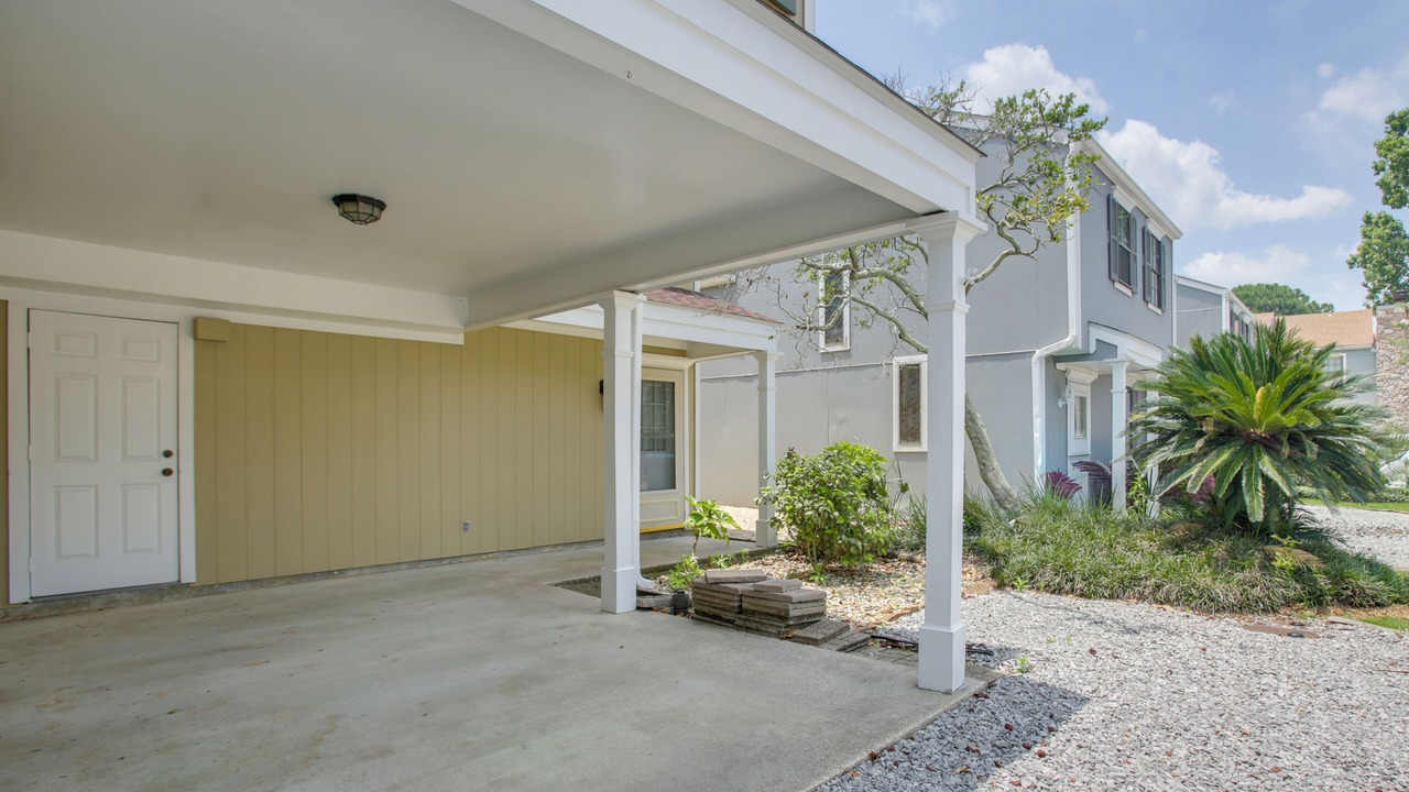 Photo of Outdoor in Kenner - Louis Armstrong International Airport