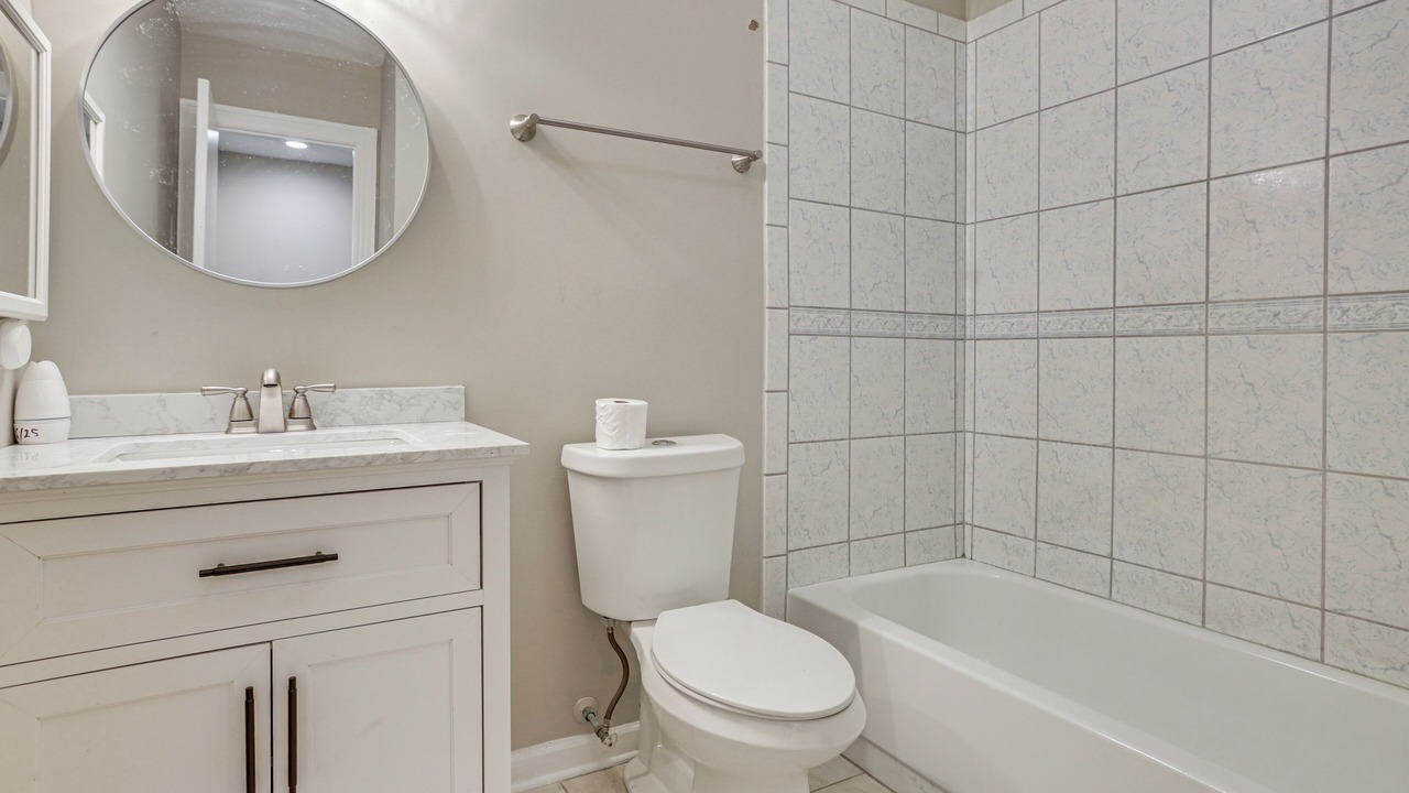 Photo of Bathroom in Kenner - Louis Armstrong International Airport