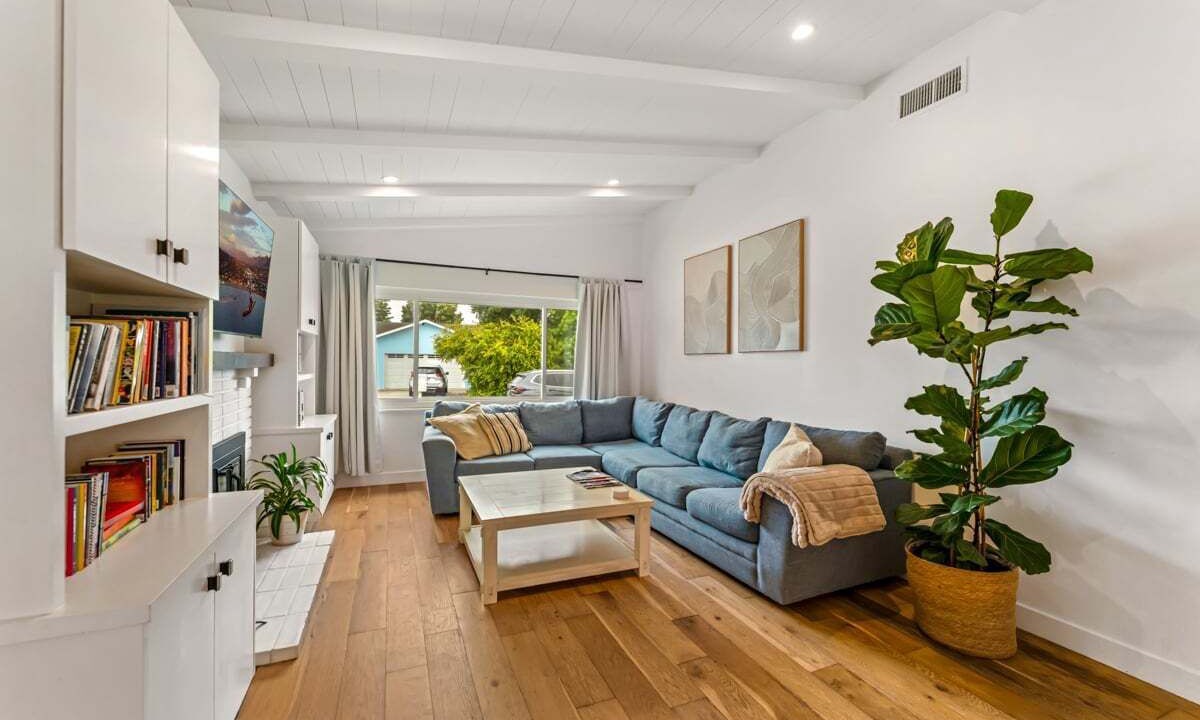 Photo of Livingroom in West Mesa