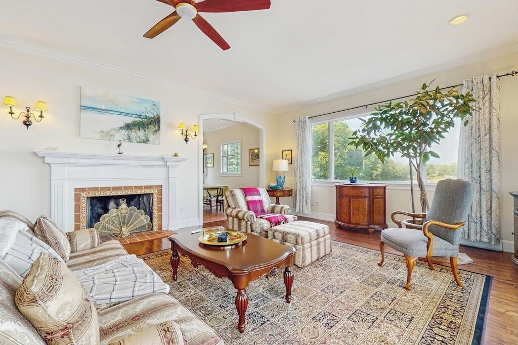 Photo of Livingroom in Gloucester