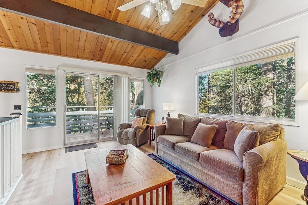Photo of Livingroom in Arrowhead Villas