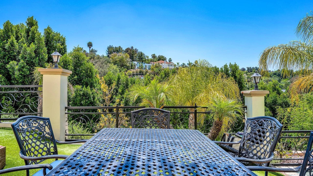 Photo of Outdoor in Woodland Hills