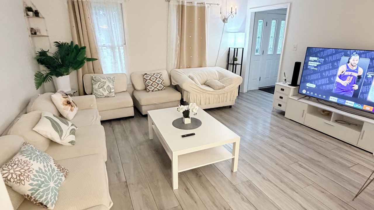 Photo of Livingroom in Calverton