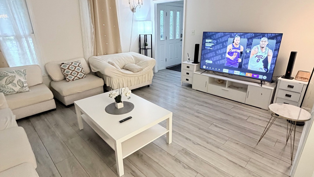 Photo of Livingroom in Calverton