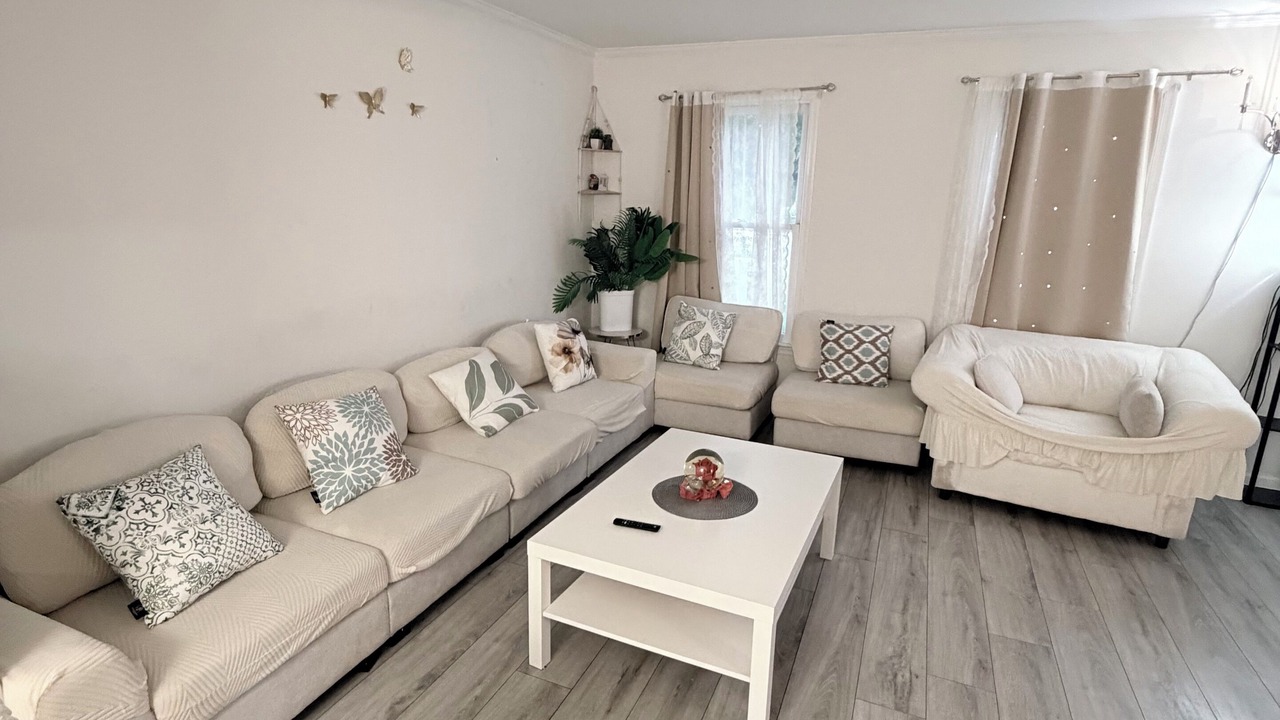 Photo of Livingroom in Calverton