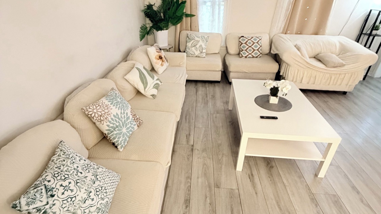 Photo of Livingroom in Calverton