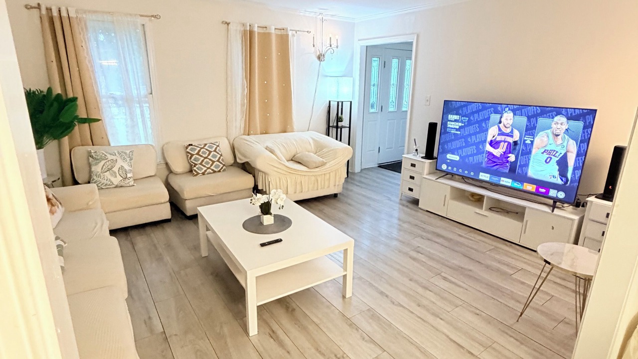 Photo of Livingroom in Calverton