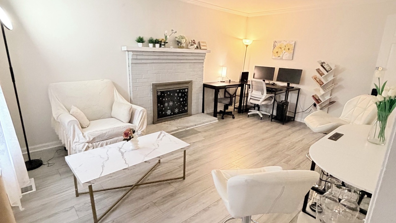 Photo of Livingroom in Calverton