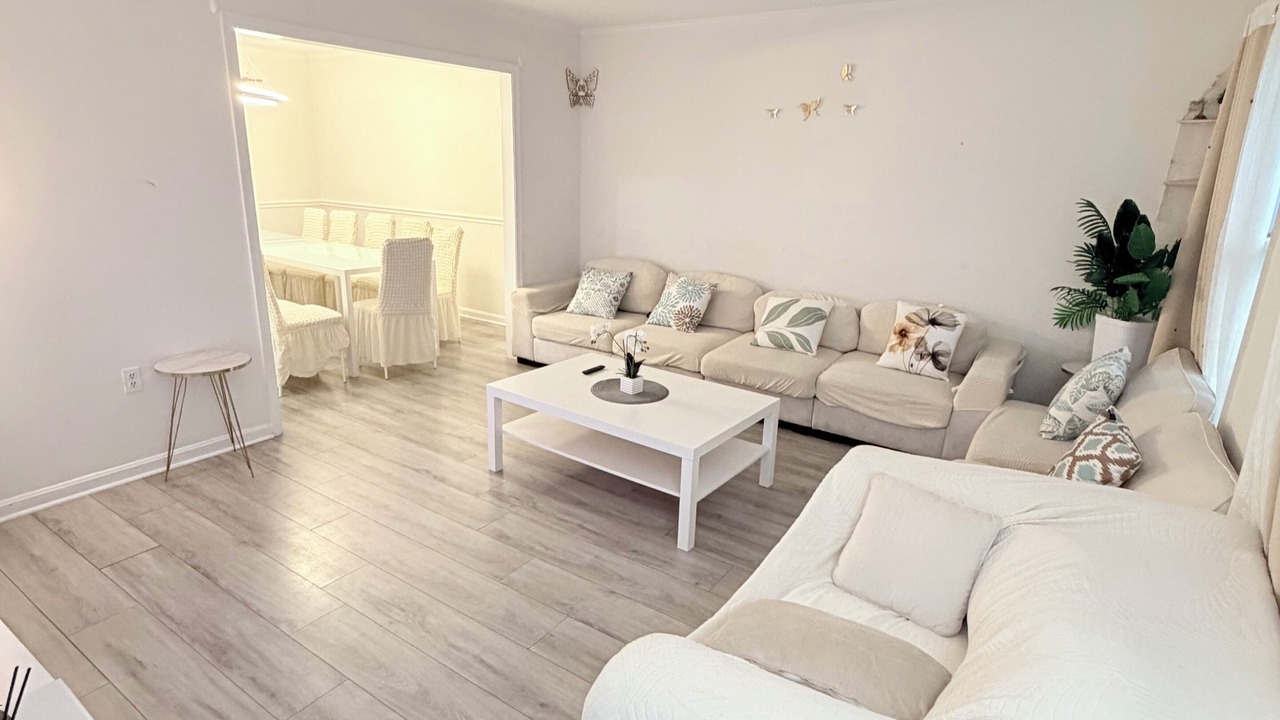 Photo of Livingroom in Calverton