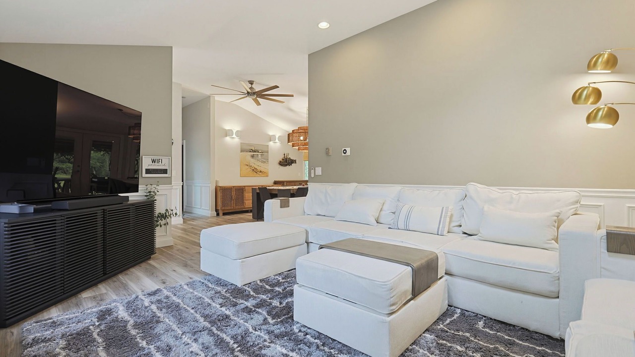 Photo of Livingroom in Monument Beach