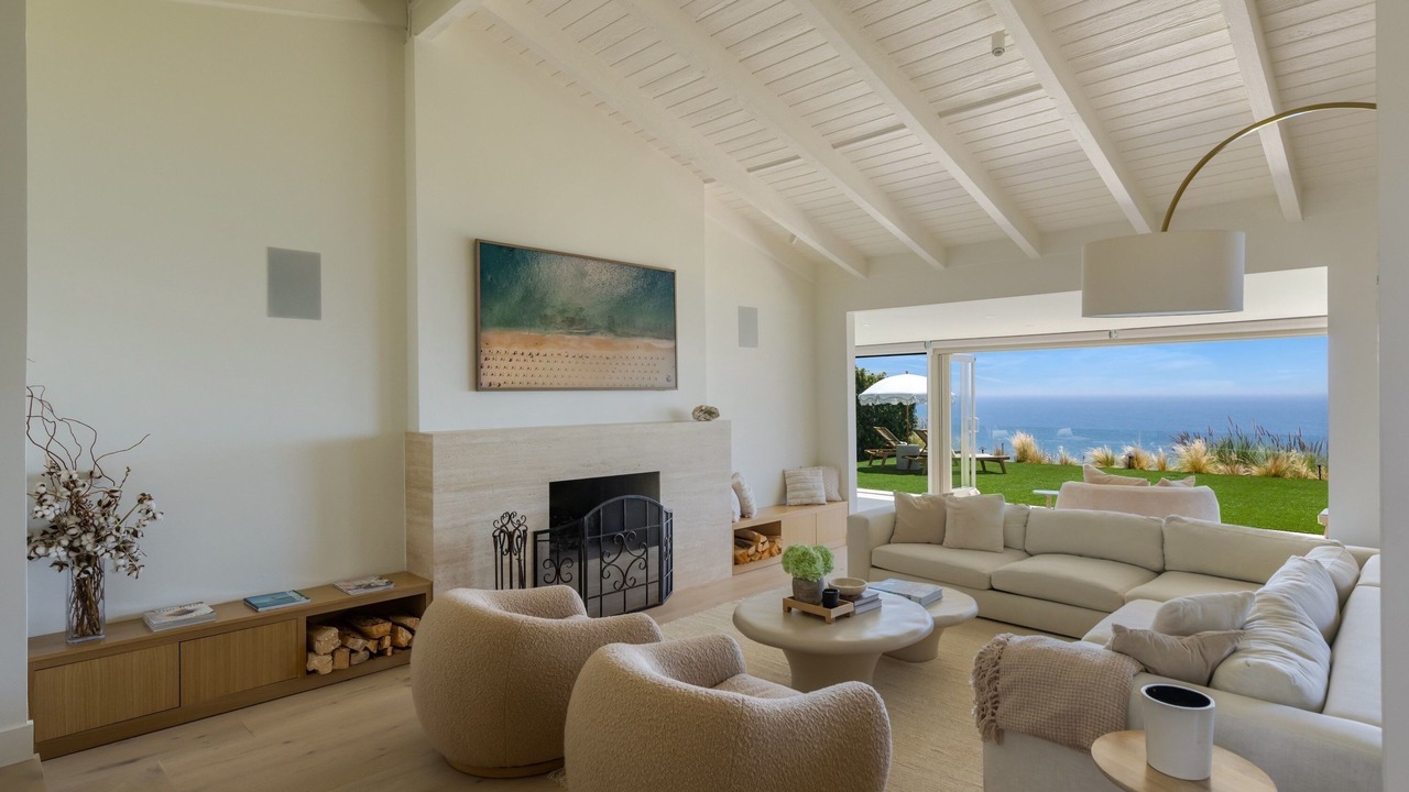 Photo of Livingroom in Malibu