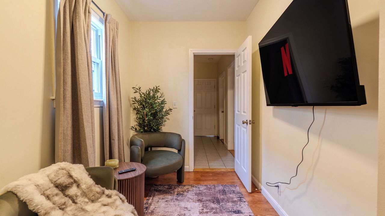 Photo of Livingroom in East Somerville