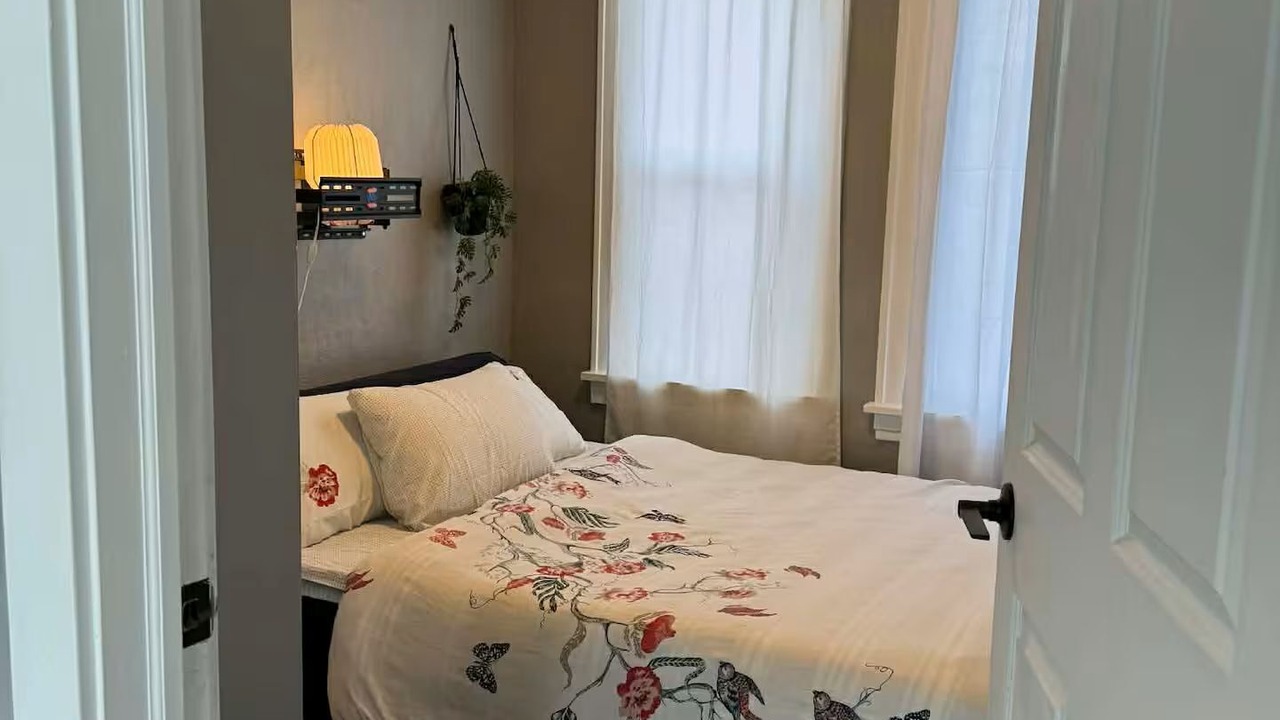 Photo of Bedroom in Longfellow