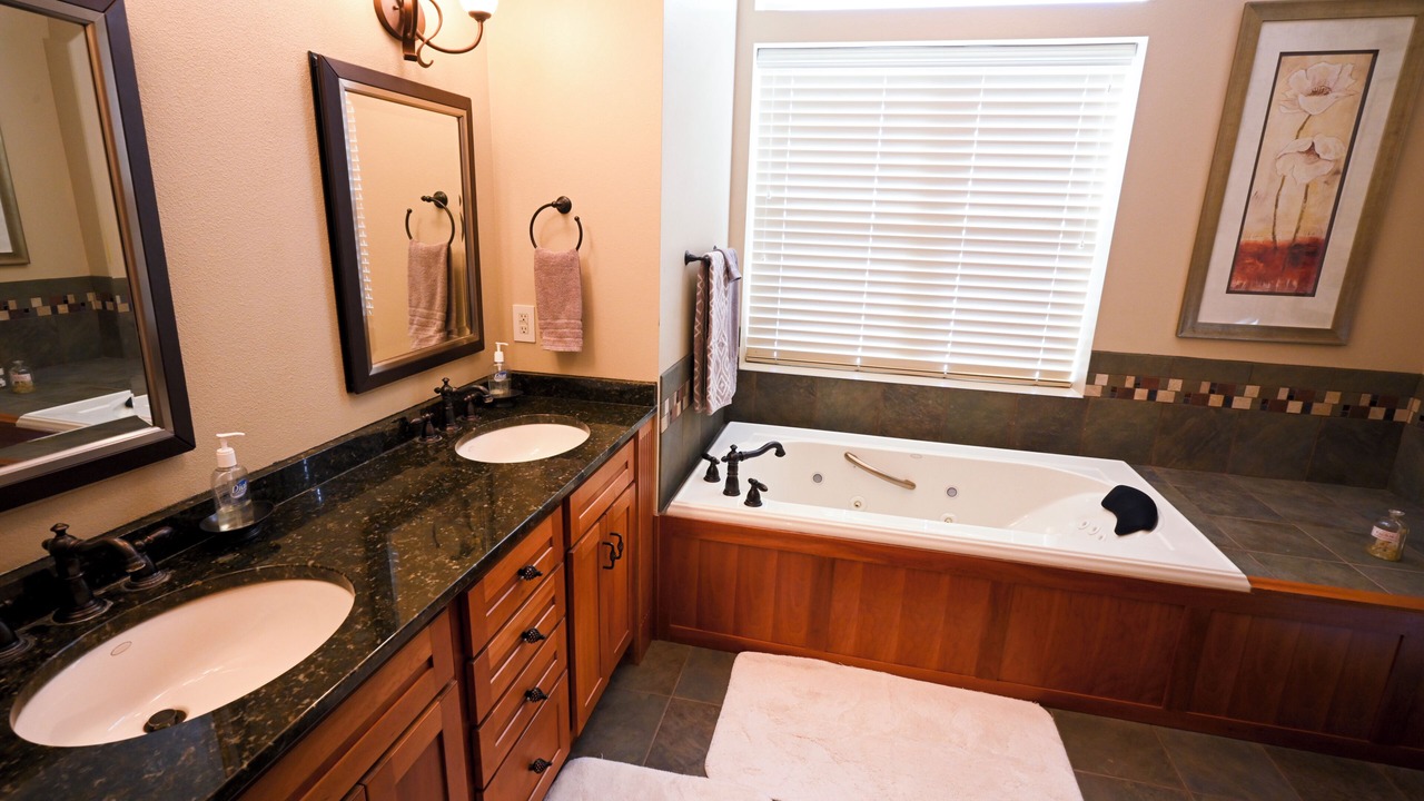 Photo of Bathroom in Emmetsburg