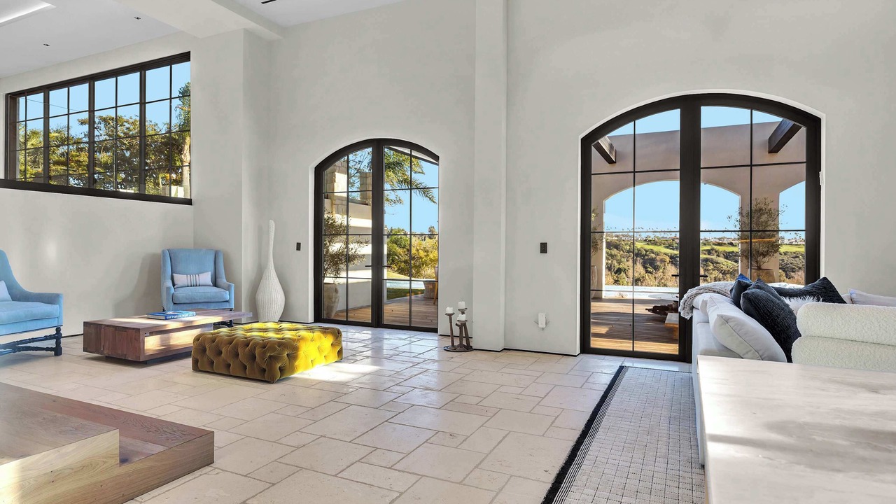 Photo of Livingroom in Western Malibu