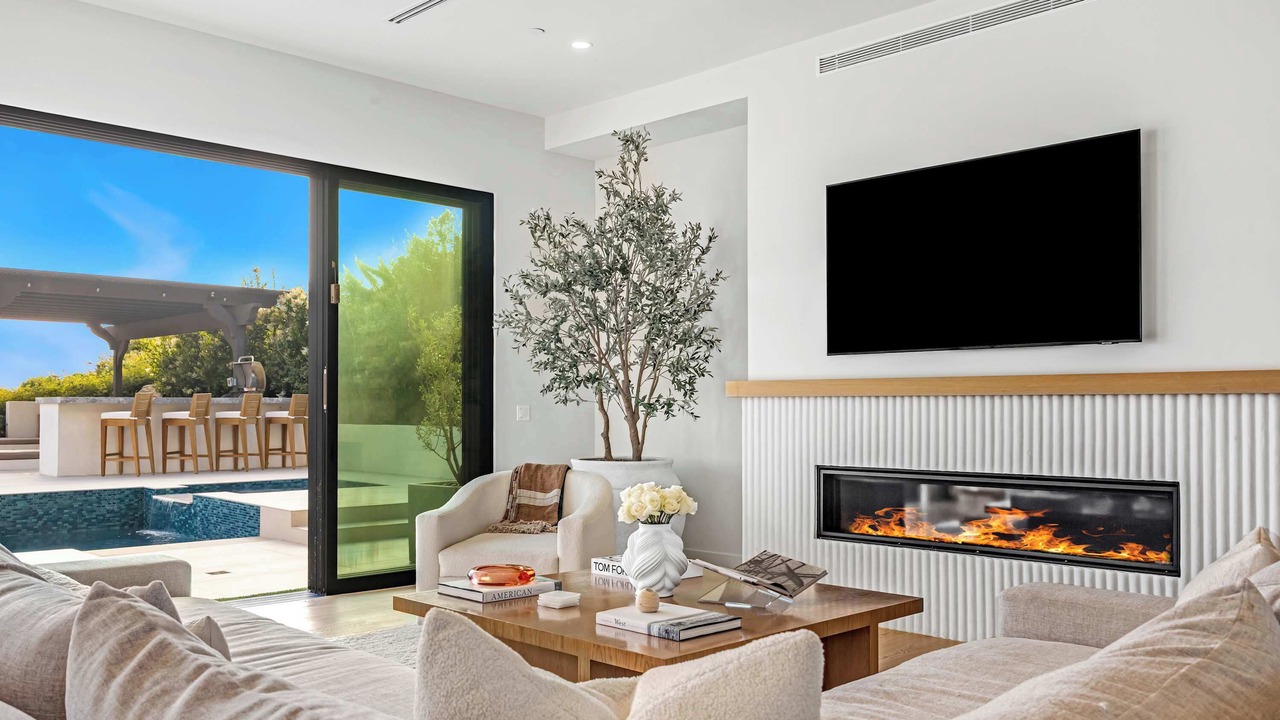 Photo of Livingroom in Central Malibu