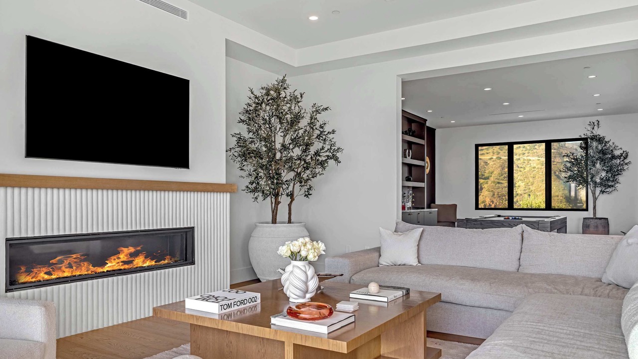 Photo of Livingroom in Central Malibu