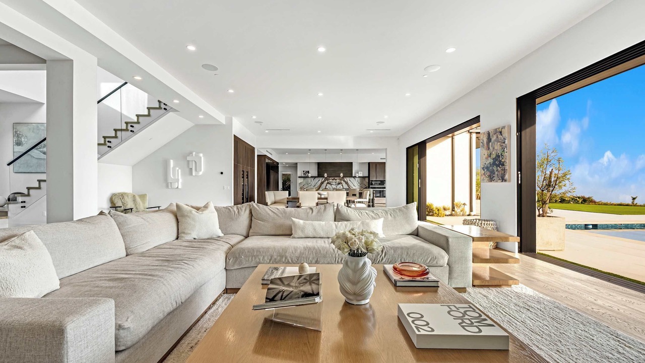 Photo of Livingroom in Central Malibu