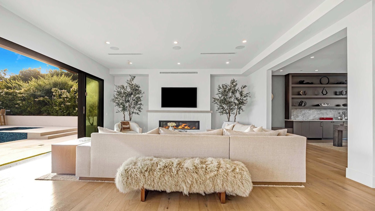 Photo of Livingroom in Central Malibu